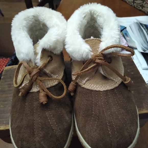 Women's Sperry size 6 slippers - Picture 3 of 5